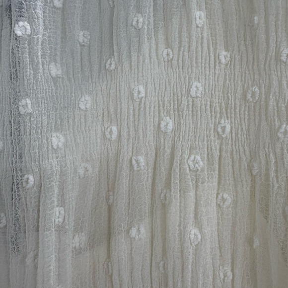 Line and dot revolve Kate Chiffon Overlay Top in Ivory blouse size large nwt - Picture 6 of 15